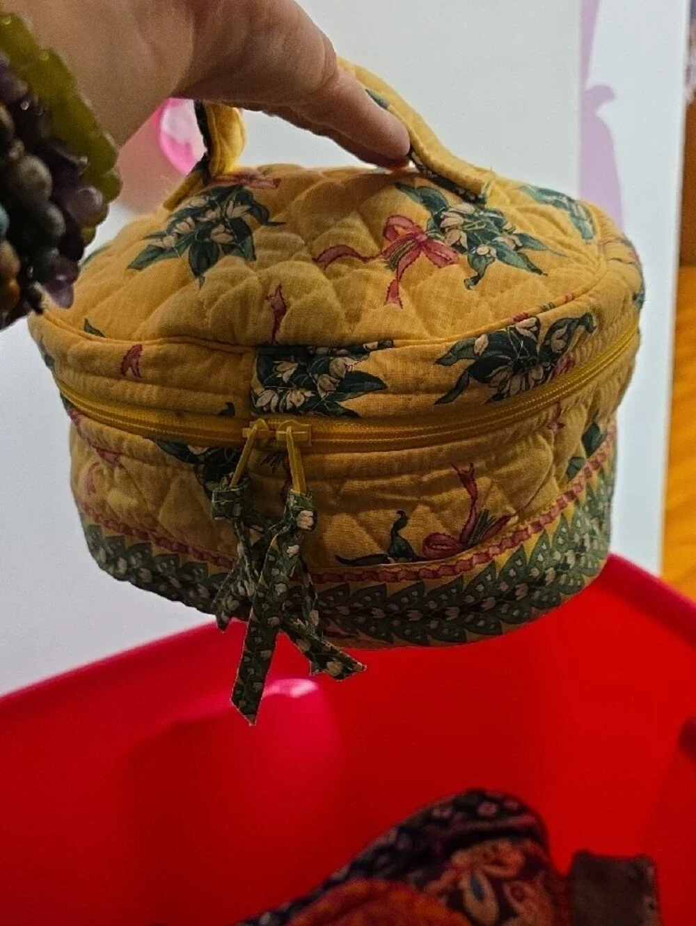 ​Very Rare Vntg Vera Bradley; Citrus Elephant Round Travel Cosmetic Bag Case